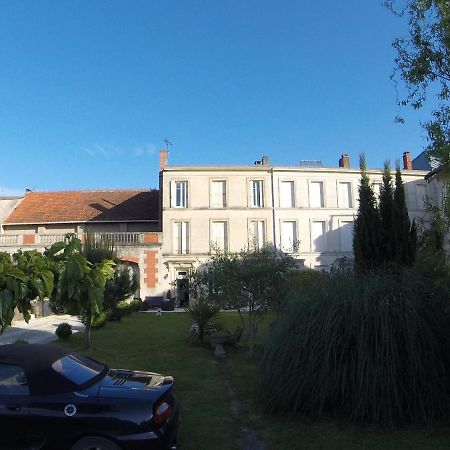 Chambres D'Hotes La Rive Mortagne-sur-Gironde Exteriör bild