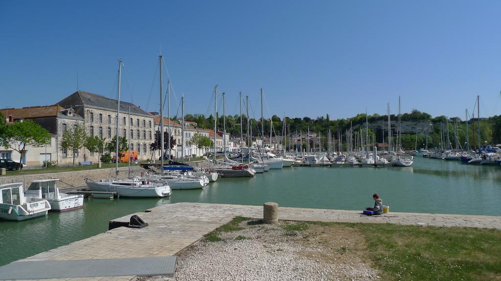 Chambres D'Hotes La Rive Mortagne-sur-Gironde Exteriör bild