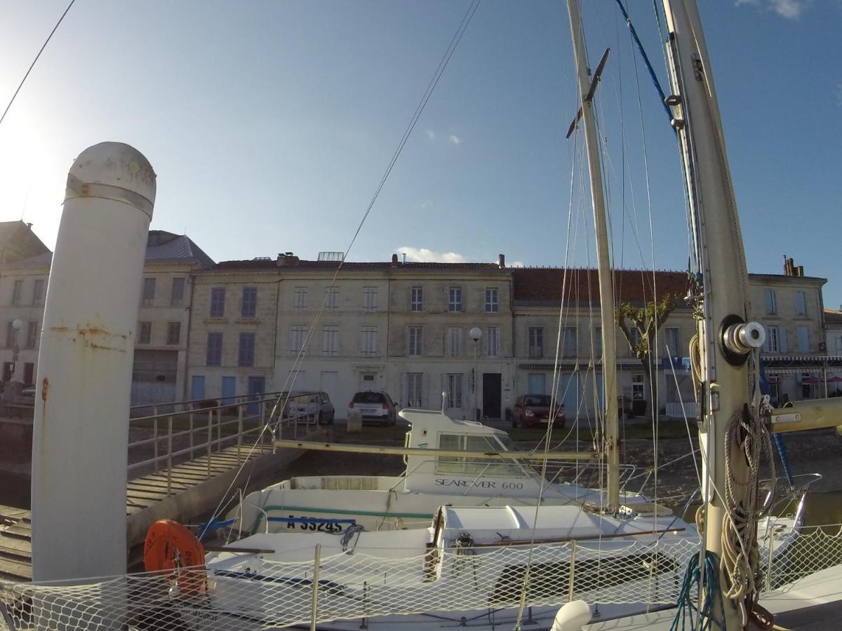 Chambres D'Hotes La Rive Mortagne-sur-Gironde Exteriör bild
