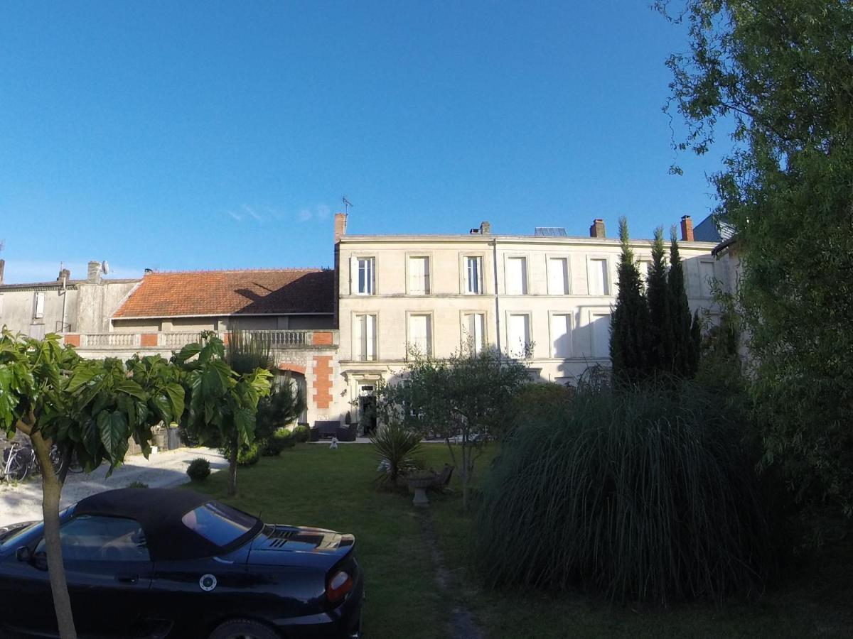 Chambres D'Hotes La Rive Mortagne-sur-Gironde Exteriör bild